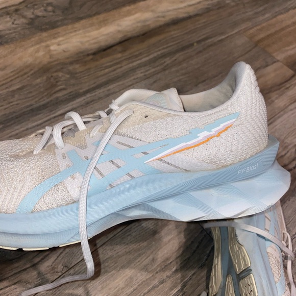 ASICS size 9.5 - Picture 4 of 5